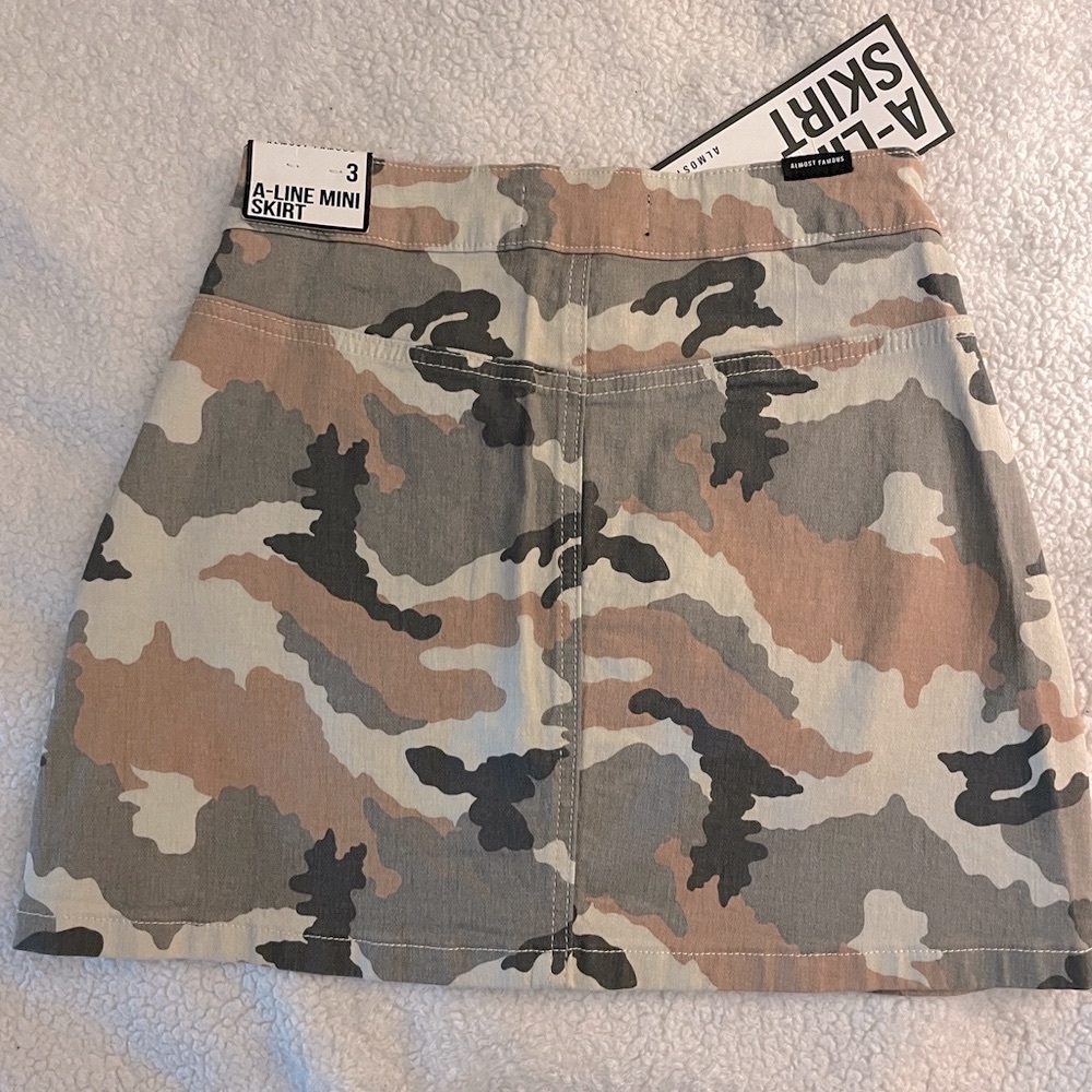 Almost Famous Women’s A-Line Mini Skirt Size 3 NWT - Picture 6 of 10